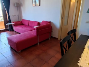 TV - Modern Seaside Apartment in L'Ametlla de Mar (L'Ametlla de Mar)