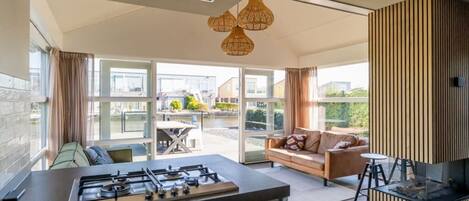 المنشأة من الداخل