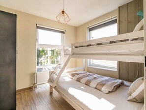 3 bedrooms - The fishermans lodge! This sturdy, warm island House has a fireplace (gas), small bar to eat and a d (OUDE-TONGE)