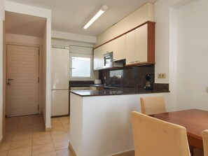 Microwave, oven, stovetop, dishwasher - Apartment 50m from the Beach - L'Ametlla de Mar (L'Ametlla de Mar)