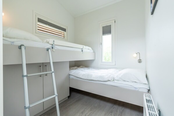 3 bedrooms, iron/ironing board