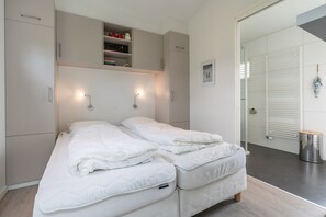 3 bedrooms, iron/ironing board