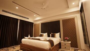 Presidential Suite | Individually furnished, desk, iron/ironing board, free WiFi