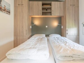 3 bedrooms - You are guaranteed to unwind and relax in one of the chairs or on the comfy sofa in the central livi (BURGH-HAAMSTEDE)