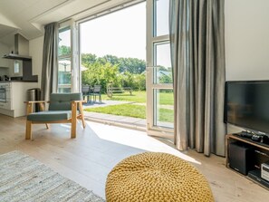 Tv, dvd-spelare och en stereo