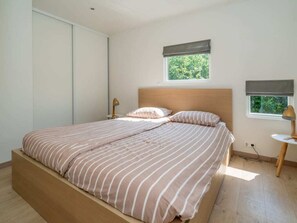 2 bedrooms - Lovely light chalet with very spacious living room and comfortable master bedroom. A modern house eq (BURGH-HAAMSTEDE)