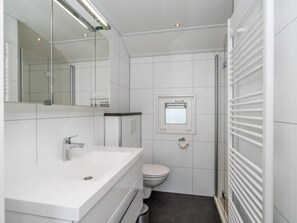 Bathroom - Lovely light chalet with very spacious living room and comfortable master bedroom. A modern house eq (BURGH-HAAMSTEDE)