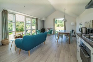 Frigorifero, forno, piano cottura, macchina per tè/caffè