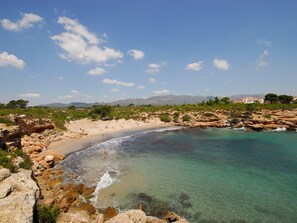 Beach - Spacious Duplex with Pool, 200m from the Sea in Costa Dorada, Ideal for Families (L'Ametlla de Mar)