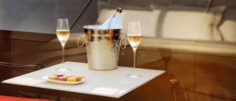 تناول الطعام بالخارج