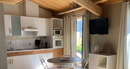Nice air-conditioned apartment, heart of the village, 2nd floor