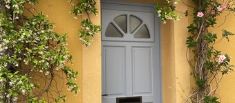 Nice air-conditioned apartment, heart of the village, 2nd floor 