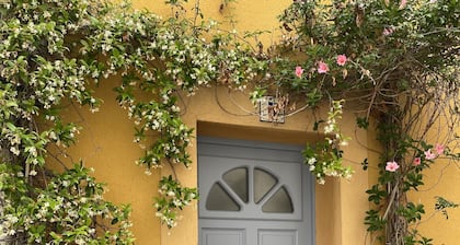 Nice air-conditioned apartment, heart of the village, 2nd floor