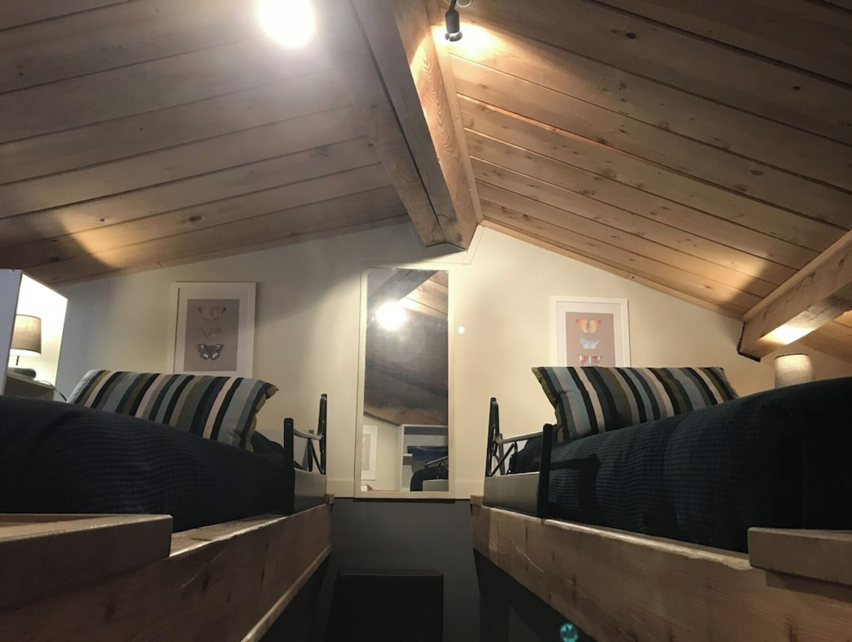 2 bedrooms, in-room safe, desk, iron/ironing board