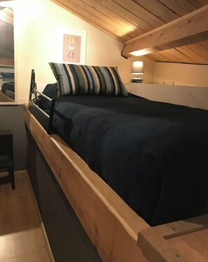 2 chambres, coffres-forts dans les chambres, bureau