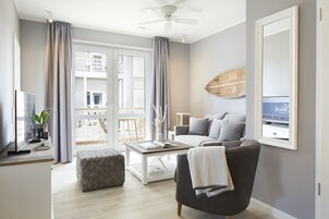 Comfort Apartment | Living area | 32-inch flat-screen TV with cable channels, TV