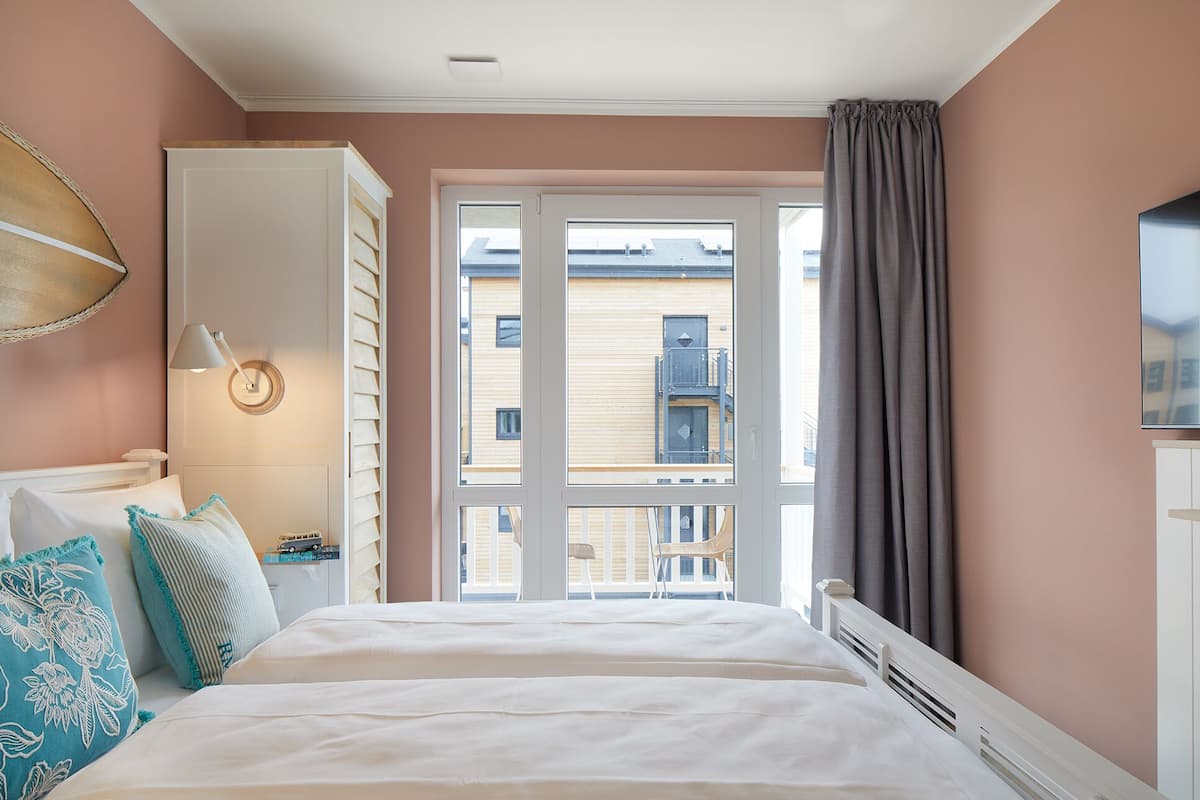 Panoramic Apartment | 2 bedrooms, hypo-allergenic bedding, in-room safe, free WiFi