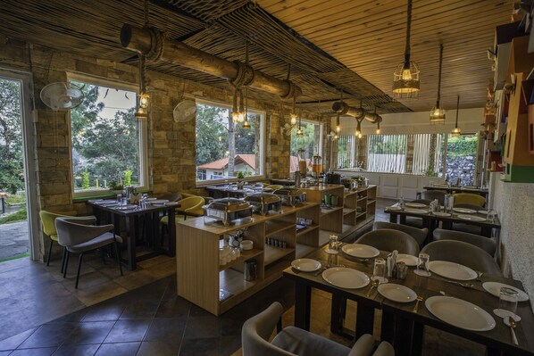 Restaurant - The Nature's Green Resort -Bhimtal (Nainital)