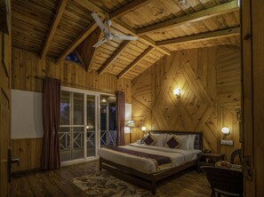 Egyptian cotton sheets, premium bedding, down duvets - The Nature's Green Resort -Bhimtal (Nainital)