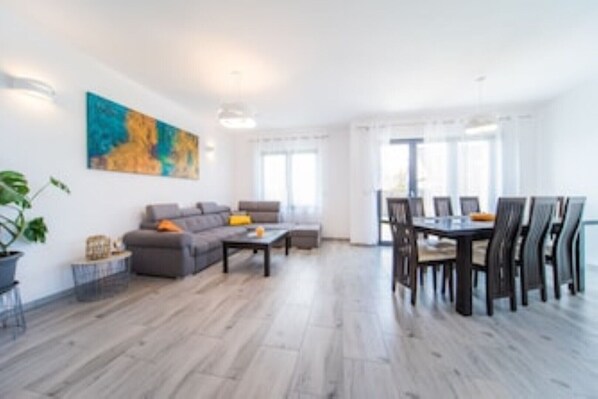 Dining - House KATAMARAN 4 Bedrooms Baltic Sea Sea view Garden Barbecue W-Lan Playground Fishing (Zastań)