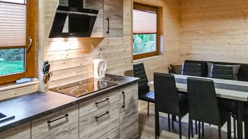 Frigorifero, piano cottura, lavastoviglie, macchina per tè/caffè