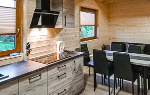 Kühlschrank, Mikrowelle, Herdplatte, Geschirrspüler