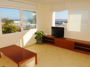 Interior - Luxury Seafront Apartment for Families in L'Ametlla de Mar (L'Ametlla de Mar)