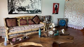 Deluxe Room | Living area | Flat-screen TV