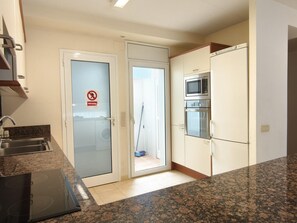 Microondas, horno, parrilla de estufa y lavavajillas 