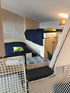 3 bedrooms, in-room safe, desk, free WiFi