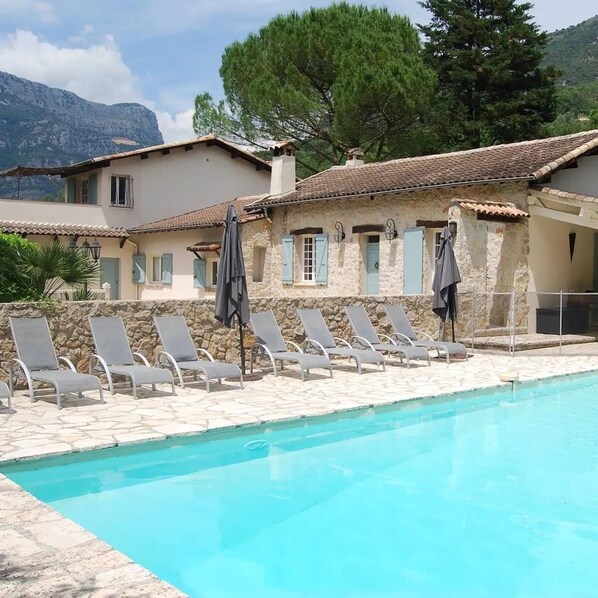 Outdoor pool, a heated pool