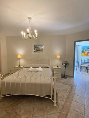 8 bedrooms, in-room safe, desk, iron/ironing board