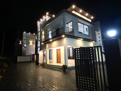 Urbane Cove 2: Furnished AC Apt