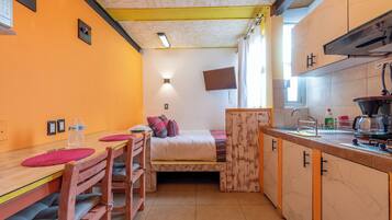 Standard Loft | 1 bedroom, iron/ironing board, free WiFi, bed sheets