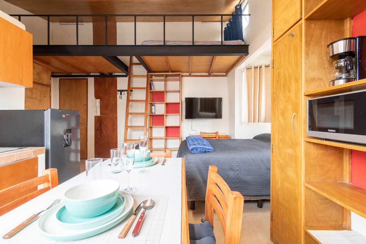 Traditional Loft | 1 bedroom, iron/ironing board, free WiFi, bed sheets