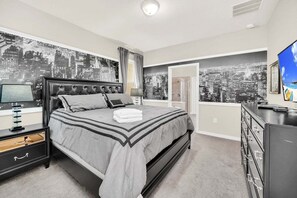 6 bedrooms, iron/ironing board, WiFi, bed sheets