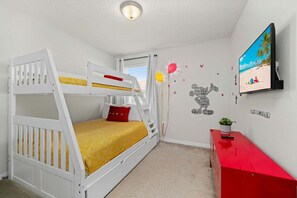 4 bedrooms, iron/ironing board, WiFi, bed sheets