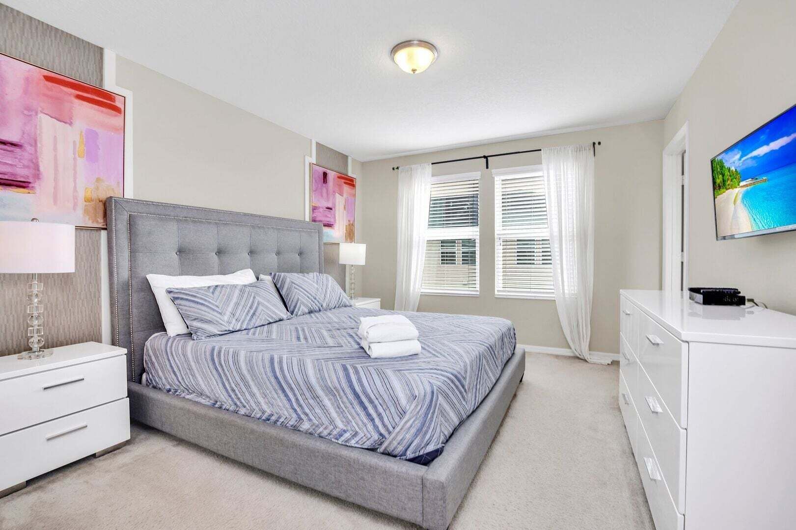 4 bedrooms, iron/ironing board, WiFi, bed sheets