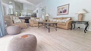 Smart-tv, böcker och en stereo