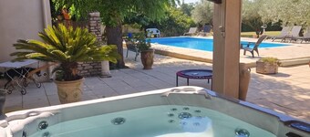 Villa Christine with pool and jacuzzi - 8 pers.