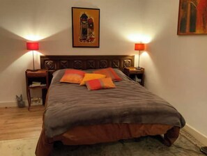 2 多间卧室、熨斗/熨衣板、免费 WiFi、床单