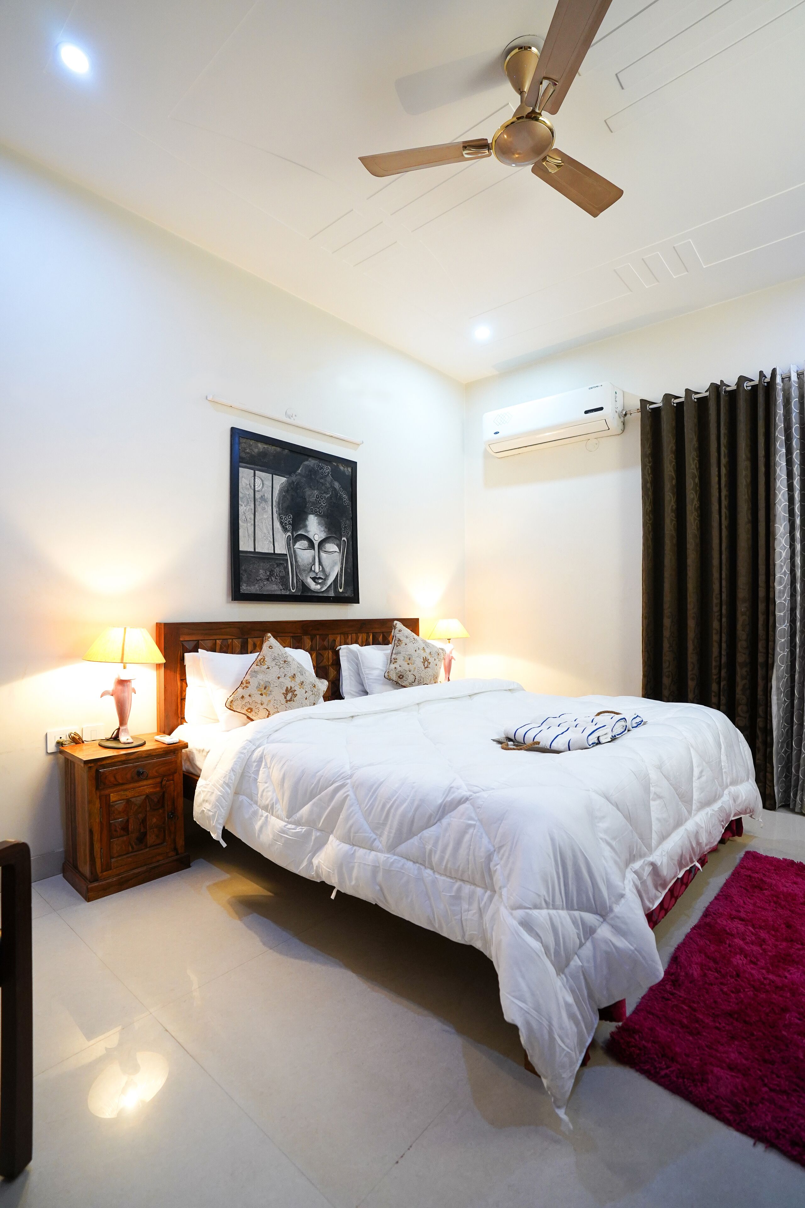 Luxury Triple Room | Hypo-allergenic bedding, desk, soundproofing, iron/ironing board