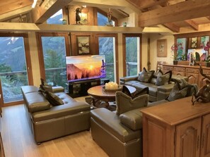 Smart TV, fireplace, DVD player, books - 5*Ultra Luxury Chalet! Private Whirlpool Spa & Sauna! Fantastic Views & Privacy (Saas-Fee)