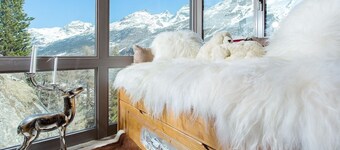 Stirling Luxury Chalet Sauna • Outdoor Hot Tub • 4BR • Glacier Views • Spa & Ski