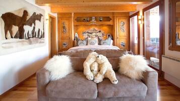 4 dormitorios, tabla de planchar con plancha, cuna de viaje