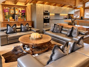 المنشأة من الداخل