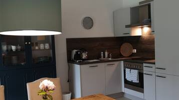 Ofen, Herdplatte, Geschirrspüler, Hochstuhl