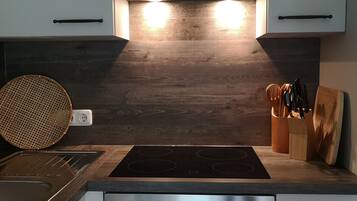 Ofen, Herdplatte, Geschirrspüler, Hochstuhl