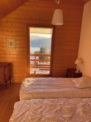 3 chambres, fer et planche à repasser, lit parapluie, Wi-Fi gratuit