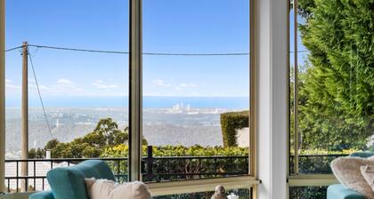 Ocean views, hot tub, sleeps 12, BBQ & Ping Pong table